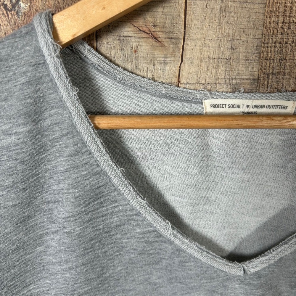 Project Social T Out From Under Gray Cropped Sweatshirt Top Small V Neck Raw Hem - Picture 3 of 6